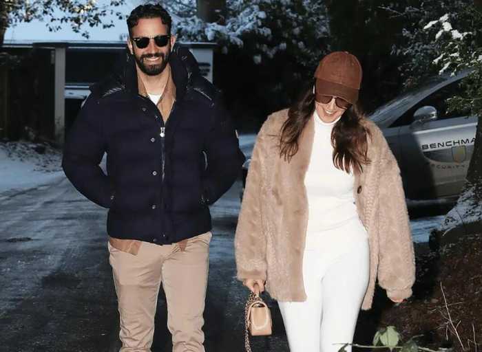 曼联前主帅阿莫林离任前向学校师生赠礼告别